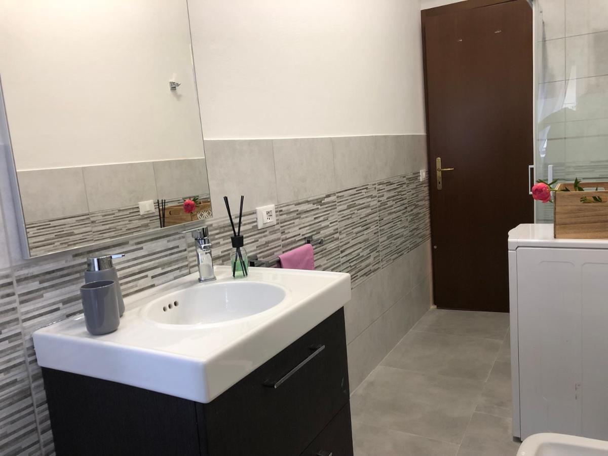 Ampio Bilocale A Milano Apartamento Exterior foto