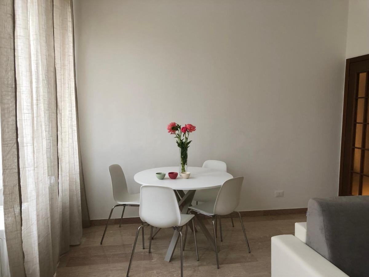 Ampio Bilocale A Milano Apartamento Exterior foto