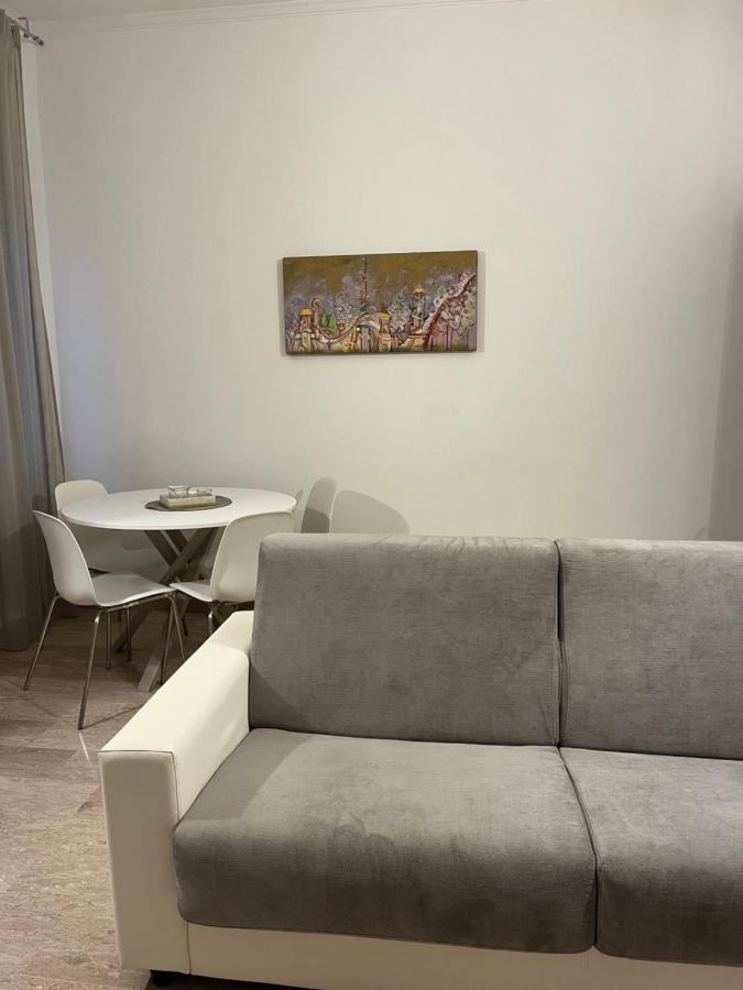 Ampio Bilocale A Milano Apartamento Exterior foto